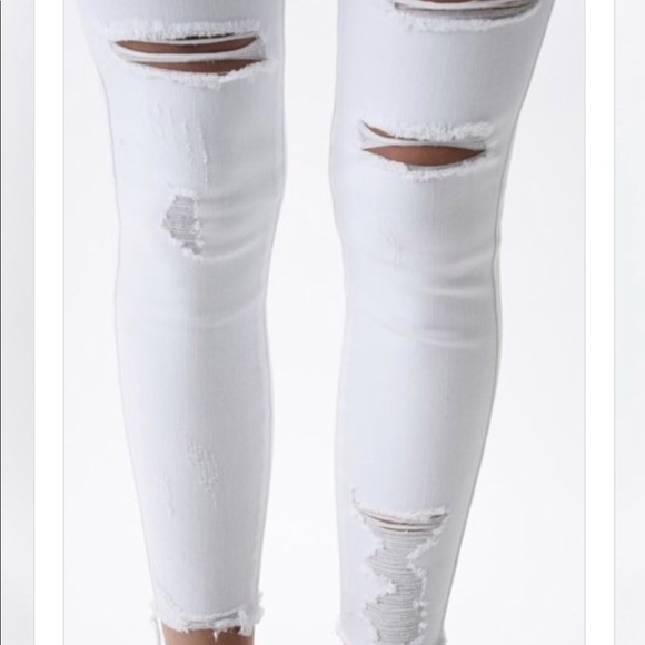 Distressed frayed white skinny jeans!. - Picture 6 of 8